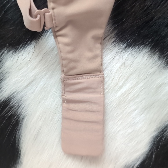 Skims Plunge Nude Bra - Picture 4 of 5